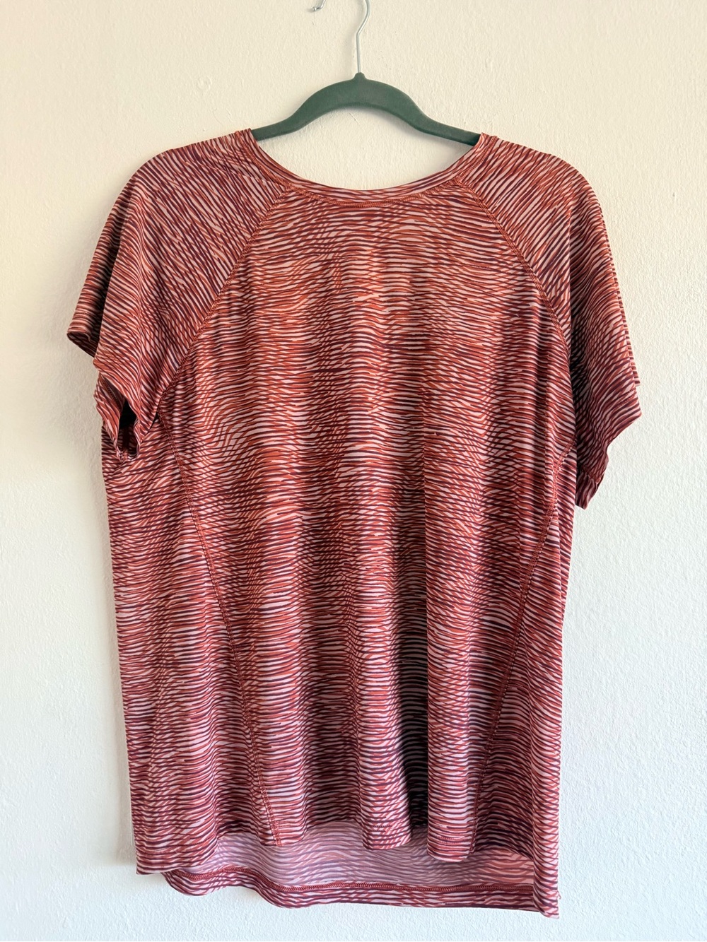 Athleta Ultimate Training Red Patterned Short-Sleeve Shirt